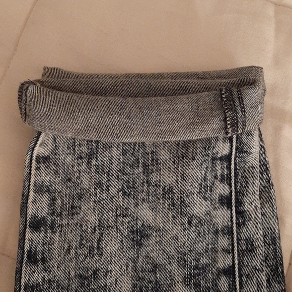 Distressed jeans - Picture 2 of 4